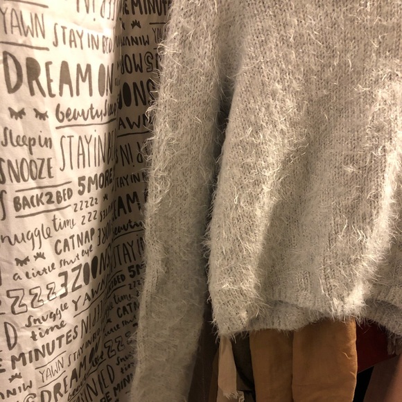 Cropped Hollister Sweater - Picture 2 of 4
